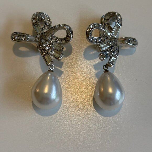 Crystal Bow Pearl Drop Clip Earrings Light Cultura Pearl - Picture 2 of 3